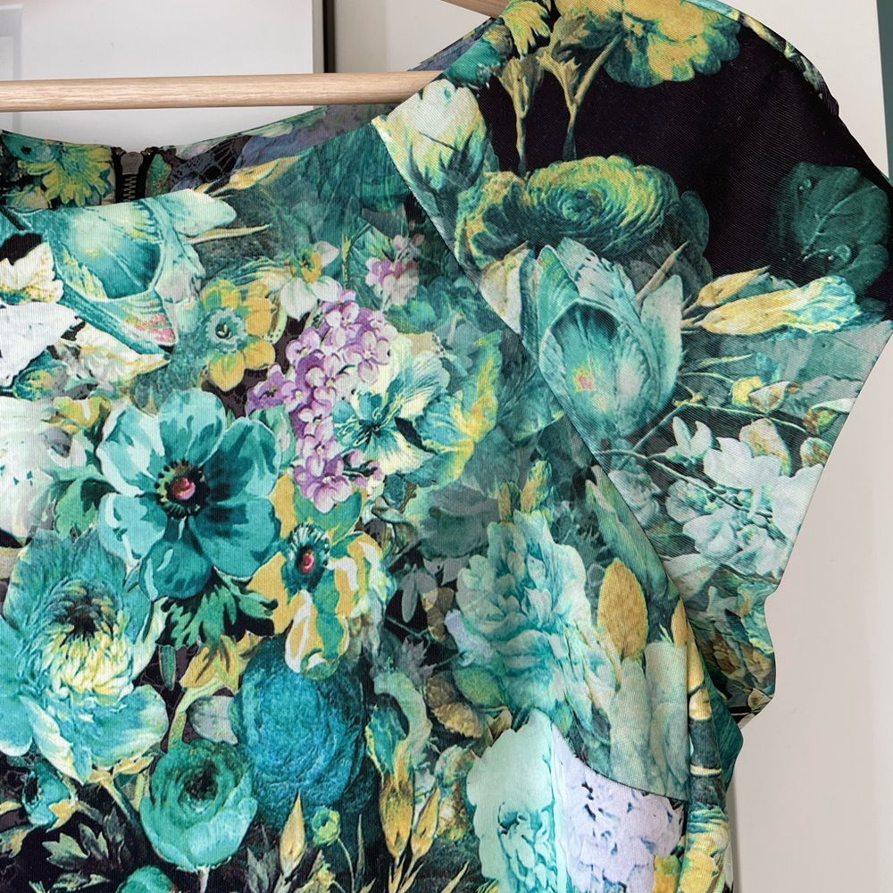 Sexy slinky… scuba?